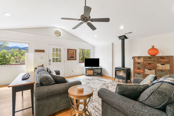 Living Area w/ Smart TV & Gas Fireplace