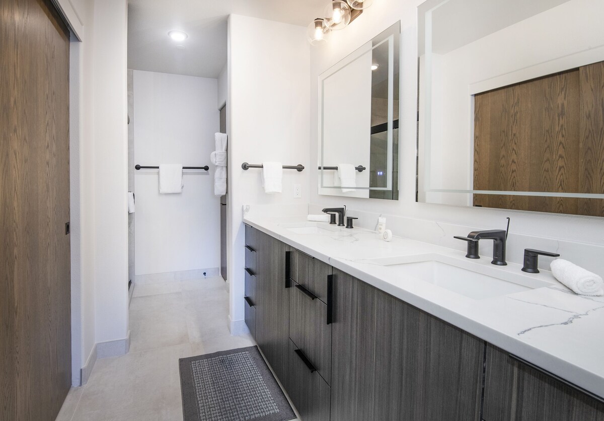 Ski-In and Out in Beaver Creek Village Condo w/ Balcony, Hot Tub, Free Shuttle