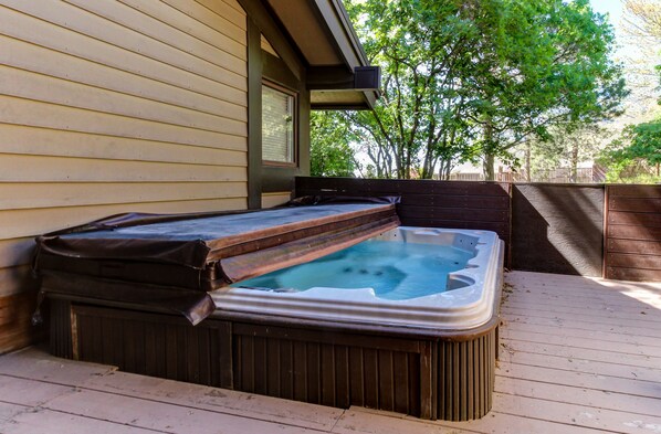 Bain à remous extérieur