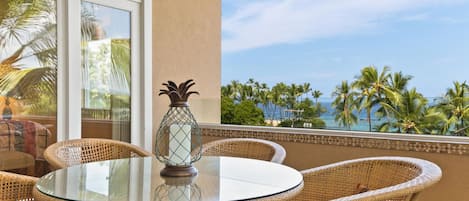 Spacious Lanai of this Kona Hawai'i vacation rental with seating.