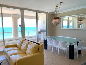 Dining Area - Seats 8