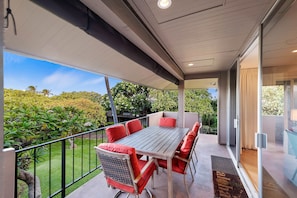 Large corner wrap lanai