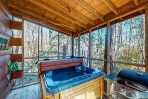 Indoor spa tub