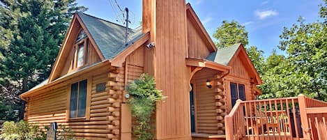 Tonto's Tee Pee #123- Outside View of the Cabin - Beautiful view of cabin over looking the amazing National Smokey Mountains.