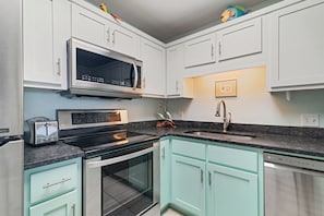 Full Size Kitchen with Stainless Steel Appliances