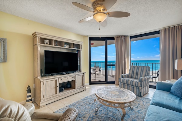 Spacious Living Room with a Sleeper Sofa and Fantastic View