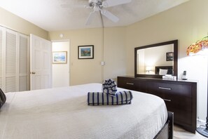 2nd bedroom - Queen bed