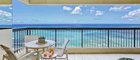 Breathtaking panoramic ocean view from Lanai/Balcony!