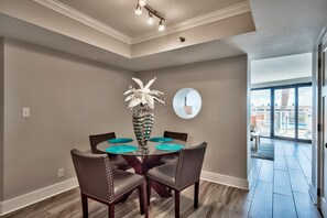 Dining seating for 4