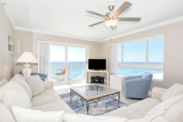 Destin Towers 133- Living Area