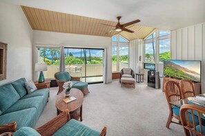 Manualoha 404 Mountain Views from Living Room
