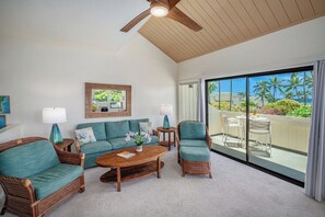 Manualoha 404 Spectacular Views Living Area