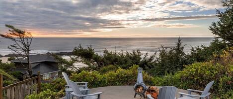 Fire pit - Plenty of seating for an evening fire.