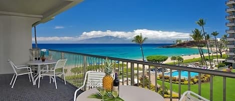 This fourth floor lanai offers stunning ocean views