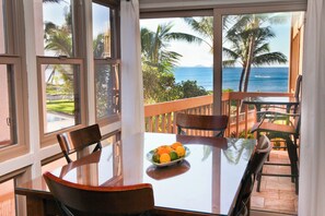 Kihei Sands B5 Dining Room Area - Ample seating and an amazing ocean view from your dining room area.