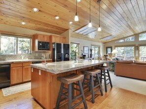 kitchen island - perfect to serving, entertaining and additional seating