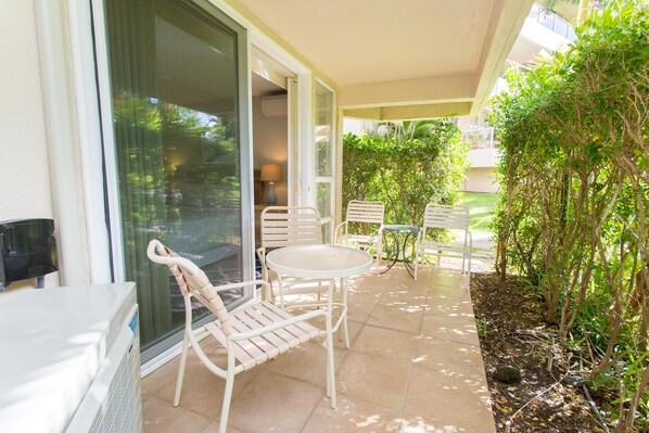 Lanai Seating