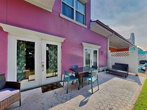 Patio - Outdoor Dining and Lounge