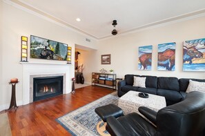 Main Living Space (Gas Fireplace)