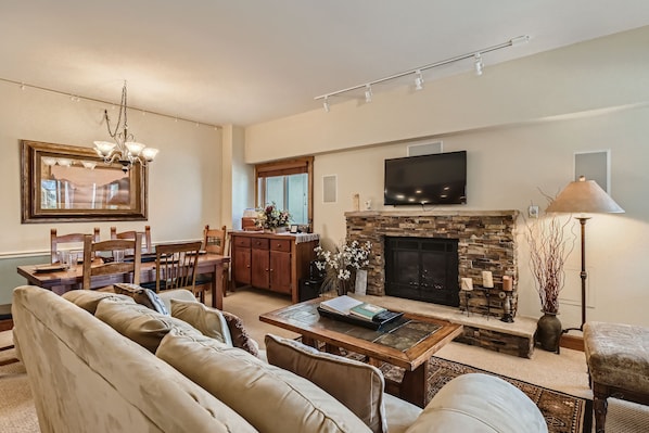 Village at Breck Wetterhorn 3205 - a SkyRun Breckenridge Property - Cozy 2bed/2bath ski-in/out condo with fireplace, flat screen TV, &amp; tons of amenities!