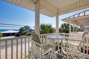 Balcony - Only a street separates you from the beach!