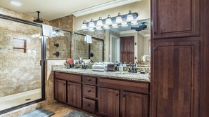 Phoenix West II 2416 Master Bath