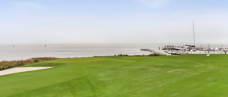 View of 18th green in Harbourtown