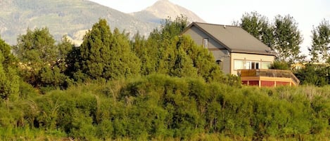 Wonderful riverside cottage overlooking the Yellowstone River.