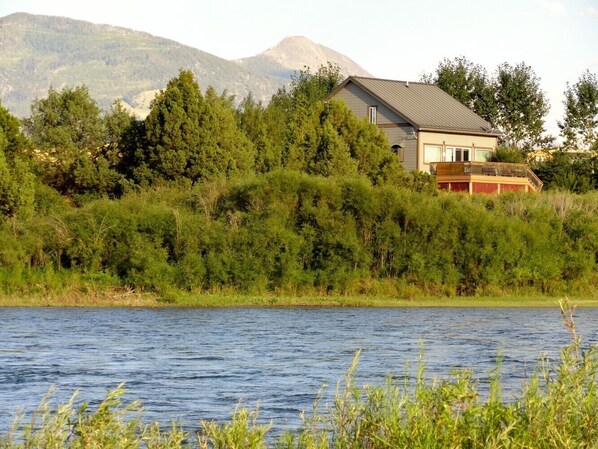 Wonderful riverside cottage overlooking the Yellowstone River.