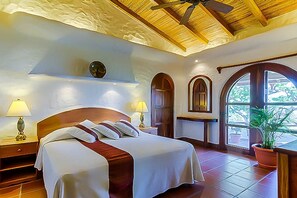 Is there anything better than waking up in a tropical paradise? We think not!