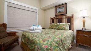 Guest Bedroom - The guest bedroom has a comfortable queen size bed.