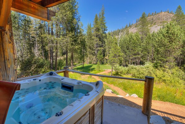 Outdoor spa tub