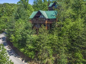 Eagles Point Lodge Exterior