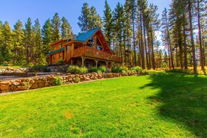 Huge Grass Area - Huge Grass Area for the kids to play yard games