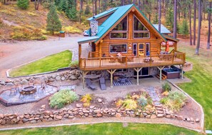 Tall Pines - All Seasons Vacation Rentals - Tall Pines on 5 private acres in the scenic Teanaway Valley just outside of Cle Ellum!
