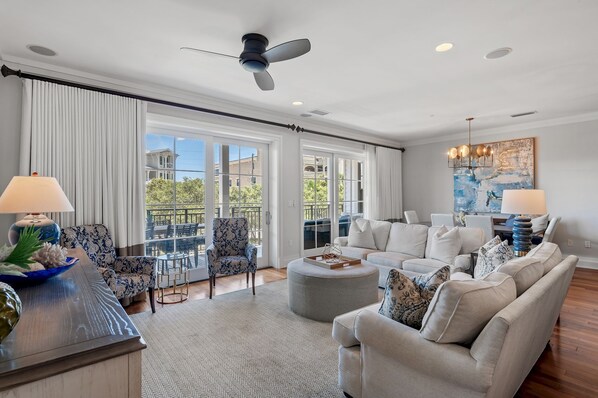 Waterhouse 203 - Seacrest - Living Area