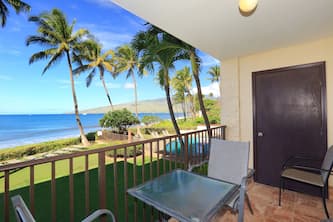 Unwind by the Waves: Kihei Beach #203, Prime Beachfront Tropical Escape!