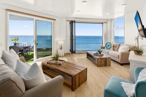 Luxury Beachfront Living Space with Fantastic Ocean Views