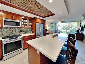 Full Size Kitchen with Breakfast Bar