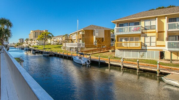 That's right, this is your view from the oversized deck - feel free to bring your fishing rod and reel and fish from it or just enjoy the view!