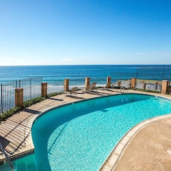 Oceanfront pool