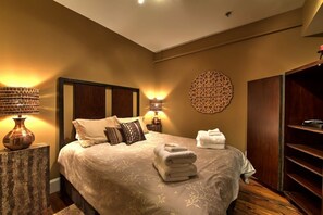 Suite Bedroom 2 - Full Bed, Main Level