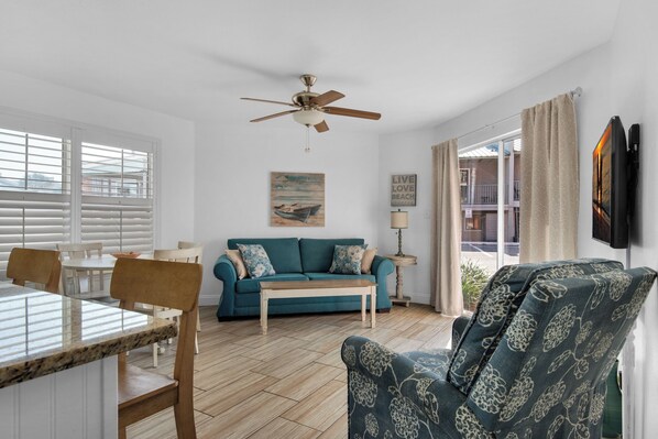 Gulfview II 101 living room