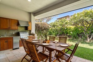 Spacious Covered Lanai with Private BBQ