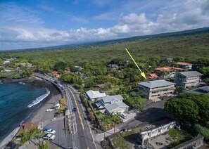Aerial view of the complex this Kona Hawai'i vacation rental is located in, on the 2nd floor.