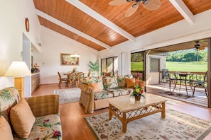 Living & Dining Areas Flowing to the Lanai