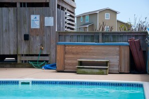 NHC10: Danube Breezes | Hot Tub