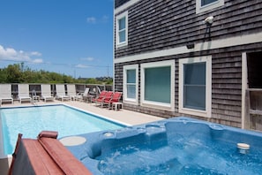 NHC10: Danube Breezes | Hot Tub