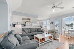 L10: Southern Reach | Top Level Living Area