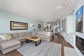 CR202: Crystal Shores 202 | Living Area